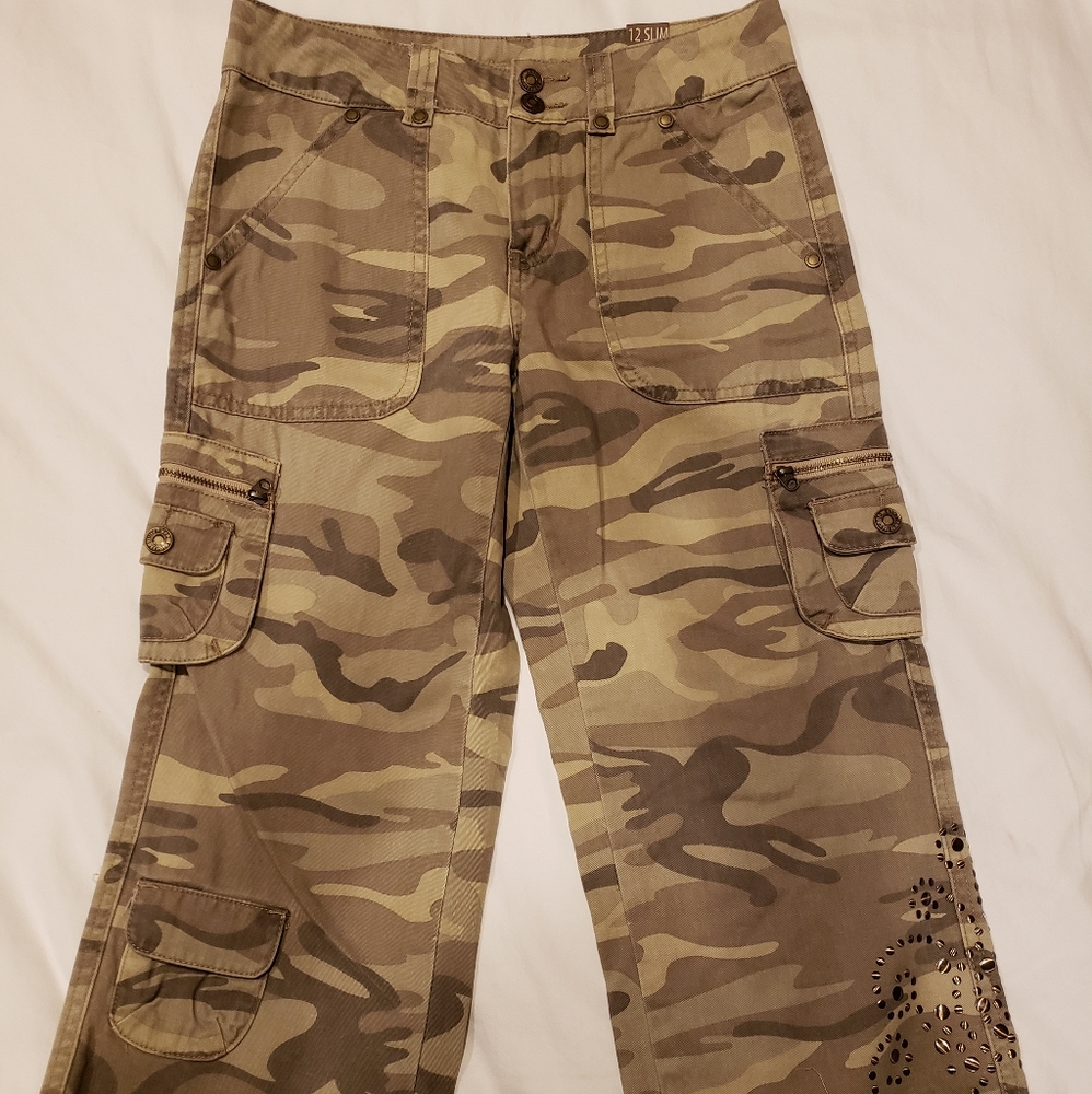 Girls Camo Cropped Cargo Pants